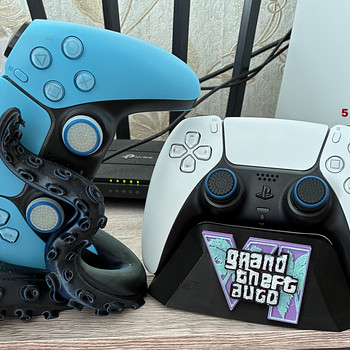 Подставка для контроллера PS5