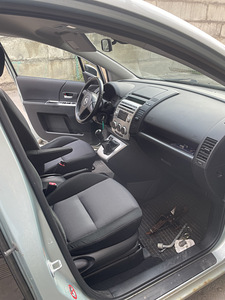 Mazda 5 (7 фото из 15)