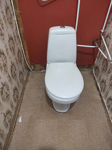 WC-pott loputuspaagi ja kaanega (1 foto / 4)