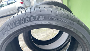 Шины (2 фото из 3)