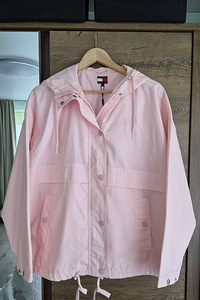 Uus tuulejope Tommy Hilfiger (S) (1 foto / 4)