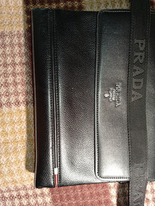 Selling Prada bag (1 foto / 4)