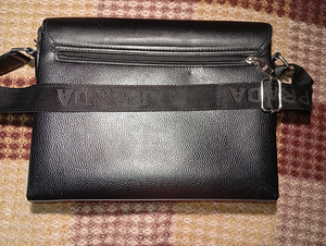 Selling Prada bag (4 foto / 4)