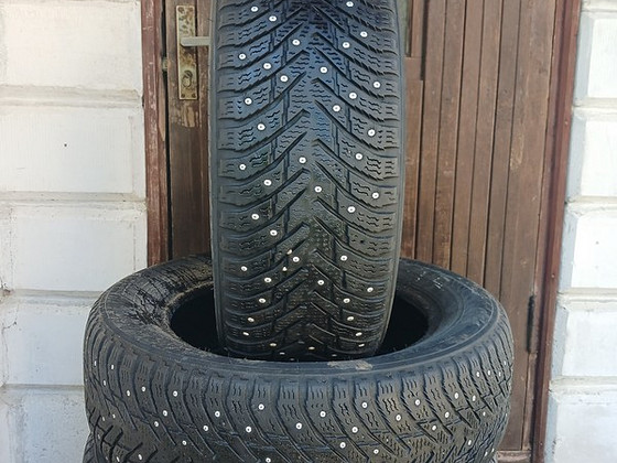 205/60/16 Nokian Hakkapeliitta 10