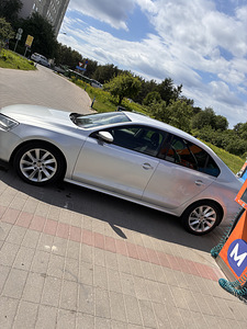 Volkswagen Jetta (2 foto / 6)