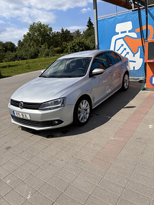 Volkswagen Jetta (3 foto / 6)