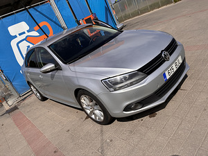 Volkswagen Jetta (4 foto / 6)