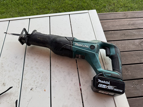 Makita DJR186 Tiigersaag + Makita 6.0AH aku