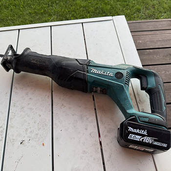 Makita DJR186 Tiigersaag + Makita 6.0AH aku