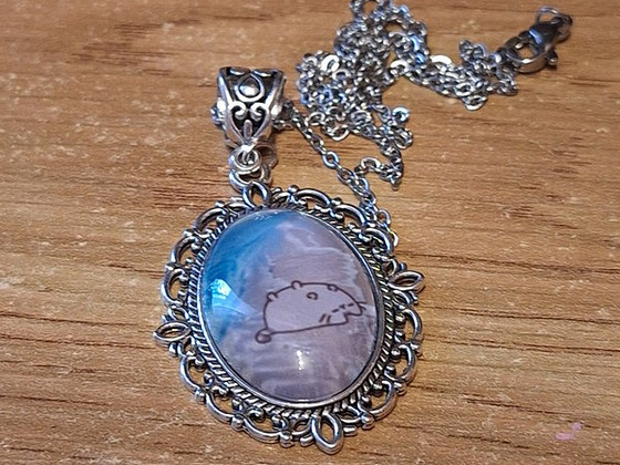 Ожерелье Pusheen на пляже