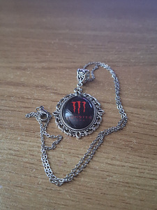 Red monster energy necklace (1 foto / 1)