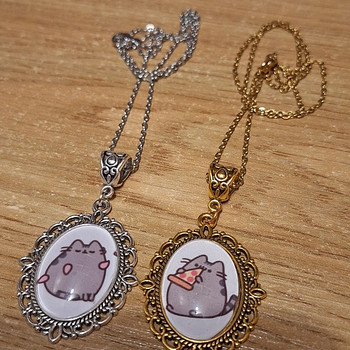 Matching gold and silver necklace pusheen