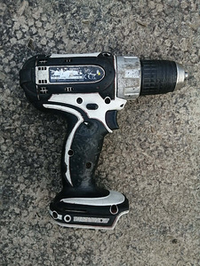 Аккумуляторная дрель Makita 18V (1 фото из 2)