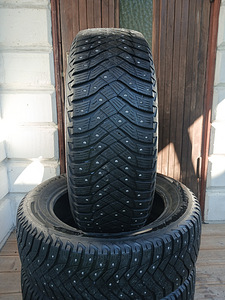 235/60/18 Goodyear UltraGrip Ice Artic 2 (1 foto / 3)