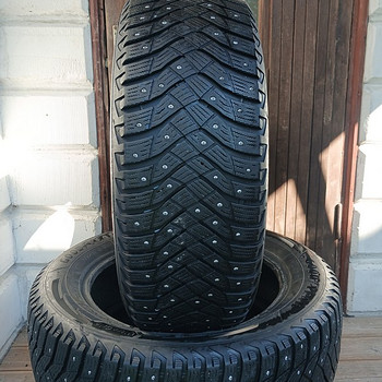 235/60/18 Goodyear UltraGrip Ice Artic 2