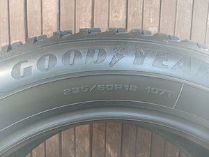 235/60/18 Goodyear UltraGrip Ice Artic 2 (3 foto / 3)