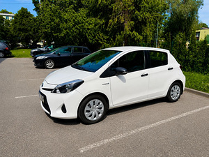 Toyota Yaris Hybrid (2 foto / 7)