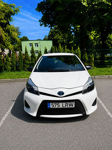 Toyota Yaris Hybrid (3 foto / 7)