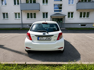 Toyota Yaris Hybrid (4 foto / 7)
