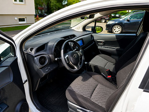 Toyota Yaris Hybrid (5 foto / 7)