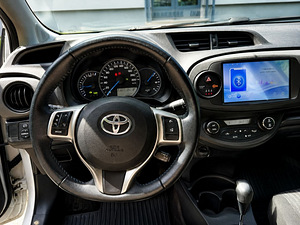 Toyota Yaris Hybrid (6 foto / 7)
