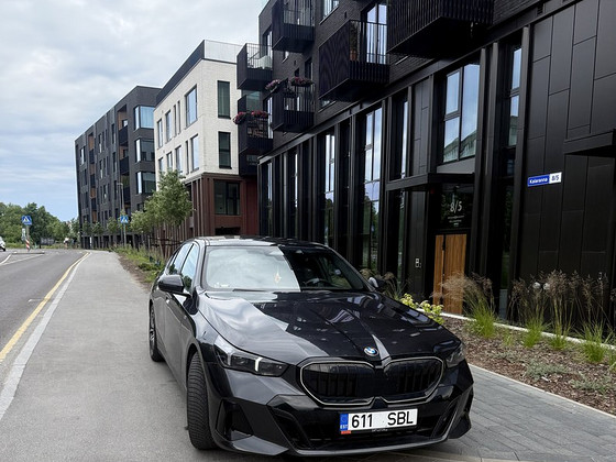 BMW 520 M-Sportpaket Pro/ ICONIC Glow 2.0 140кВт/10кВт