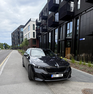BMW 520 M-Sportpaket Pro/ ICONIC Glow 2.0 140кВт/10кВт (1 фото из 8)