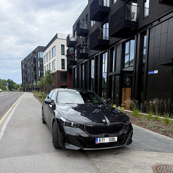 BMW 520 M-Sportpaket Pro/ ICONIC Glow 2.0 140кВт/10кВт