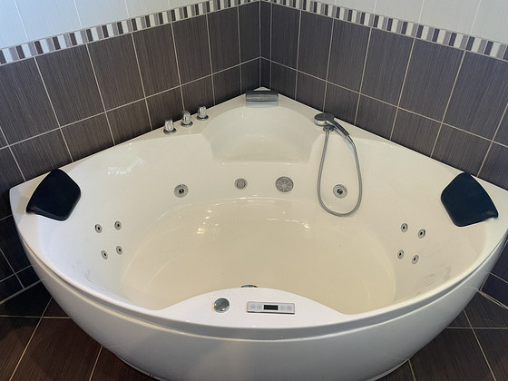 Угловая гидромассажная ванна Harma White Coral
