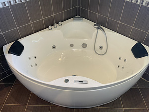 Harma Corner Whirlpool Bathtub - massaaživann (2 foto / 9)