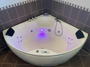 Harma Corner Whirlpool Bathtub - massaaživann (5 foto / 9)