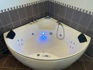 Harma Corner Whirlpool Bathtub - massaaživann (6 foto / 9)