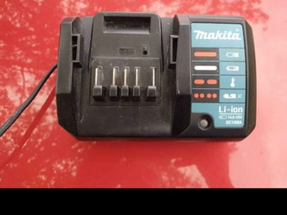 Akulaadija Makita 14.4V-18V
