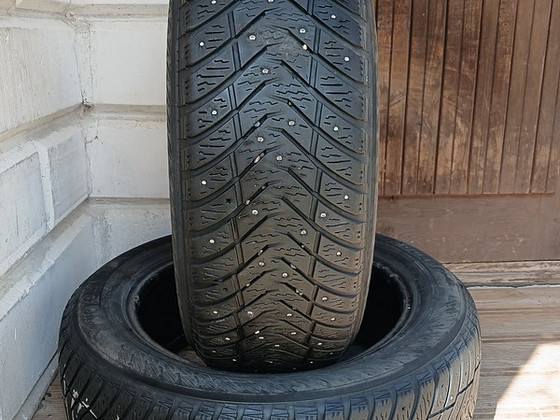225/60/18 Yokohoma Ice Guard IG65