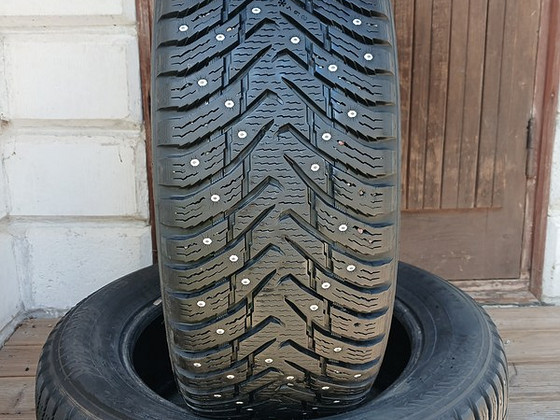 225/60/18 Nokian Hakkapeliitta 8 SUV