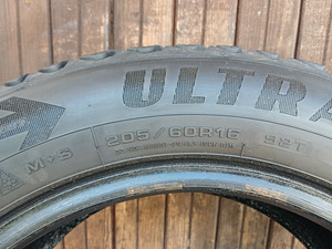 205/60/16 Goodyear UltraGrip Ice Artic (3 foto / 3)