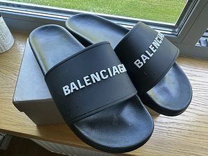 Шлепанцы Balenciaga (1 фото из 3)
