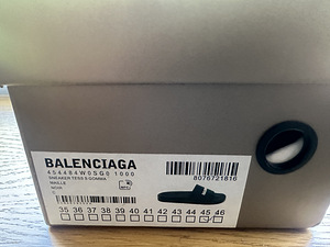 Шлепанцы Balenciaga (2 фото из 3)