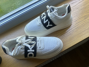 Обувь DKNY (3 фото из 3)