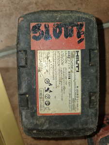 HILTI battery (3 foto / 3)