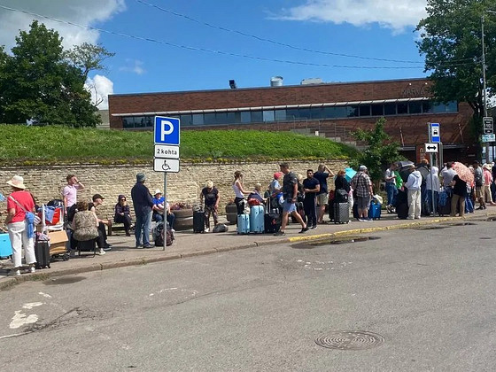 Võtan teie eest Narva–Ivangorodi piiril järjekorra