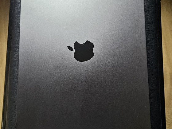 Macbook Pro m4 ( 11 laadimistsüklit )
