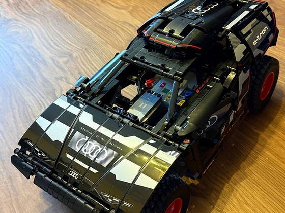 Konstruktor LEGO Technic Audi RS Q e-tron 42160, 914 tk
