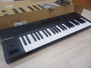 Midi Keyboard Native Instruments Komplete Kontrol A49 (1 foto / 6)