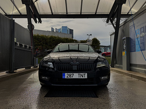 Skoda Superb Laurin & Klement 2.0 TDI 4x4 DSG (3 фото из 15)