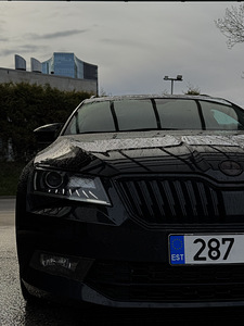 Skoda Superb Laurin & Klement 2.0 TDI 4x4 DSG (4 фото из 15)