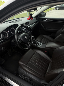 Skoda Superb Laurin & Klement 2.0 TDI 4x4 DSG (6 фото из 15)
