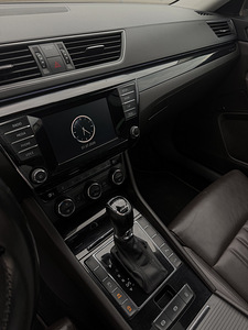 Skoda Superb Laurin & Klement 2.0 TDI 4x4 DSG (7 фото из 15)