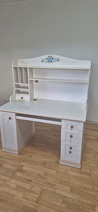 Стол (2 фото из 2)