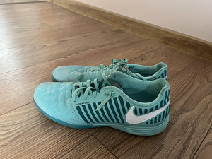 Футзалки Nike (1 фото из 3)